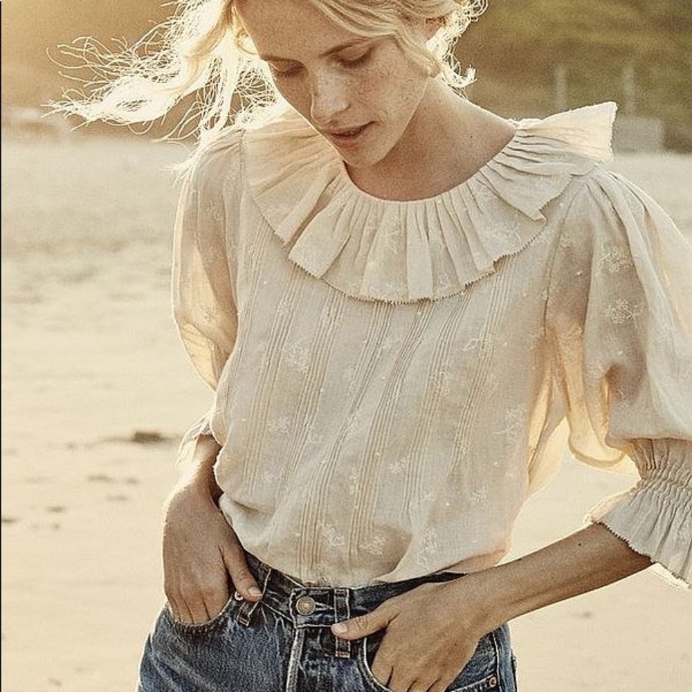 ✅SOLD✅ DÔEN SHORT SLEEVE CADENCE TOP